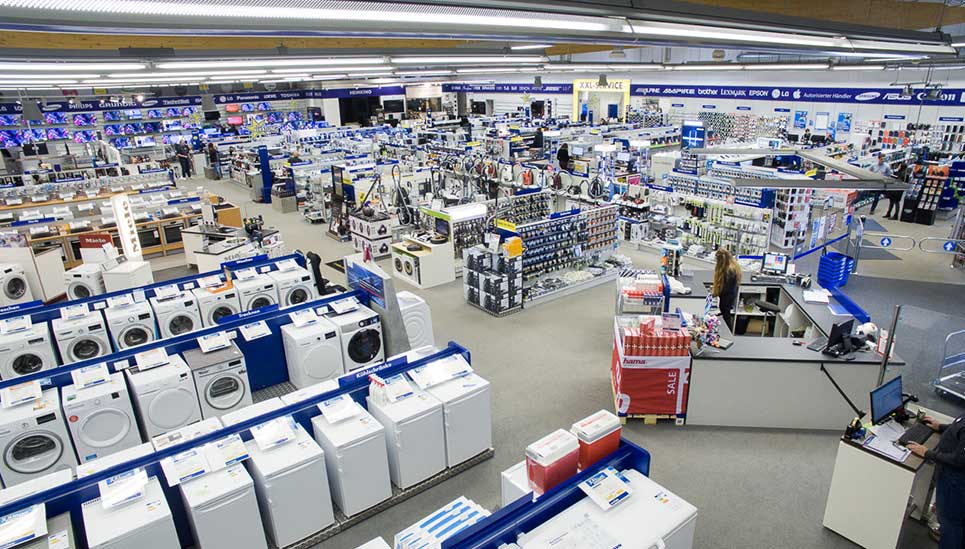 On the 1700 sqm sales floor of the electronics store Euronics XXL Schlegelmilch, a total of 17 IP dome cameras secure the high-quality goods. © ABUS