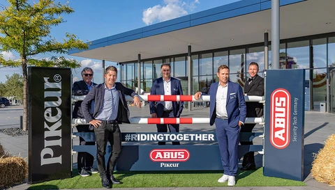 ABUS und Pikeur kooperieren im Reitsport ©ABUS