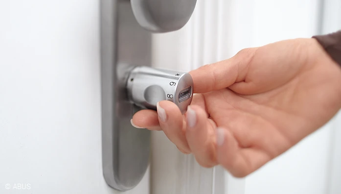 Thanks to the CodeLoxx number ring, you can easily unlock the door with your personal code © ABUS